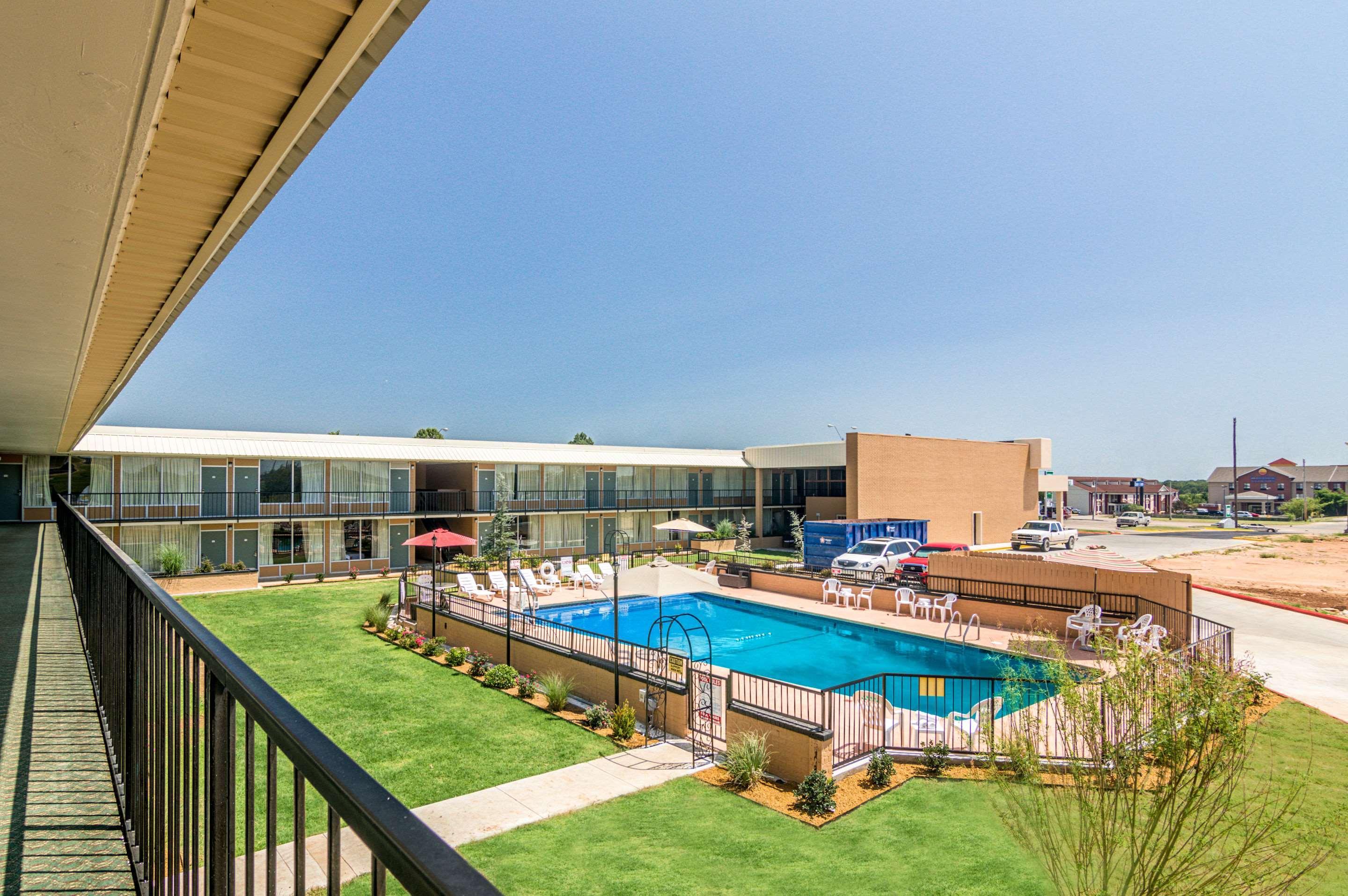 Quality Inn Shawnee I-40 Kültér fotó