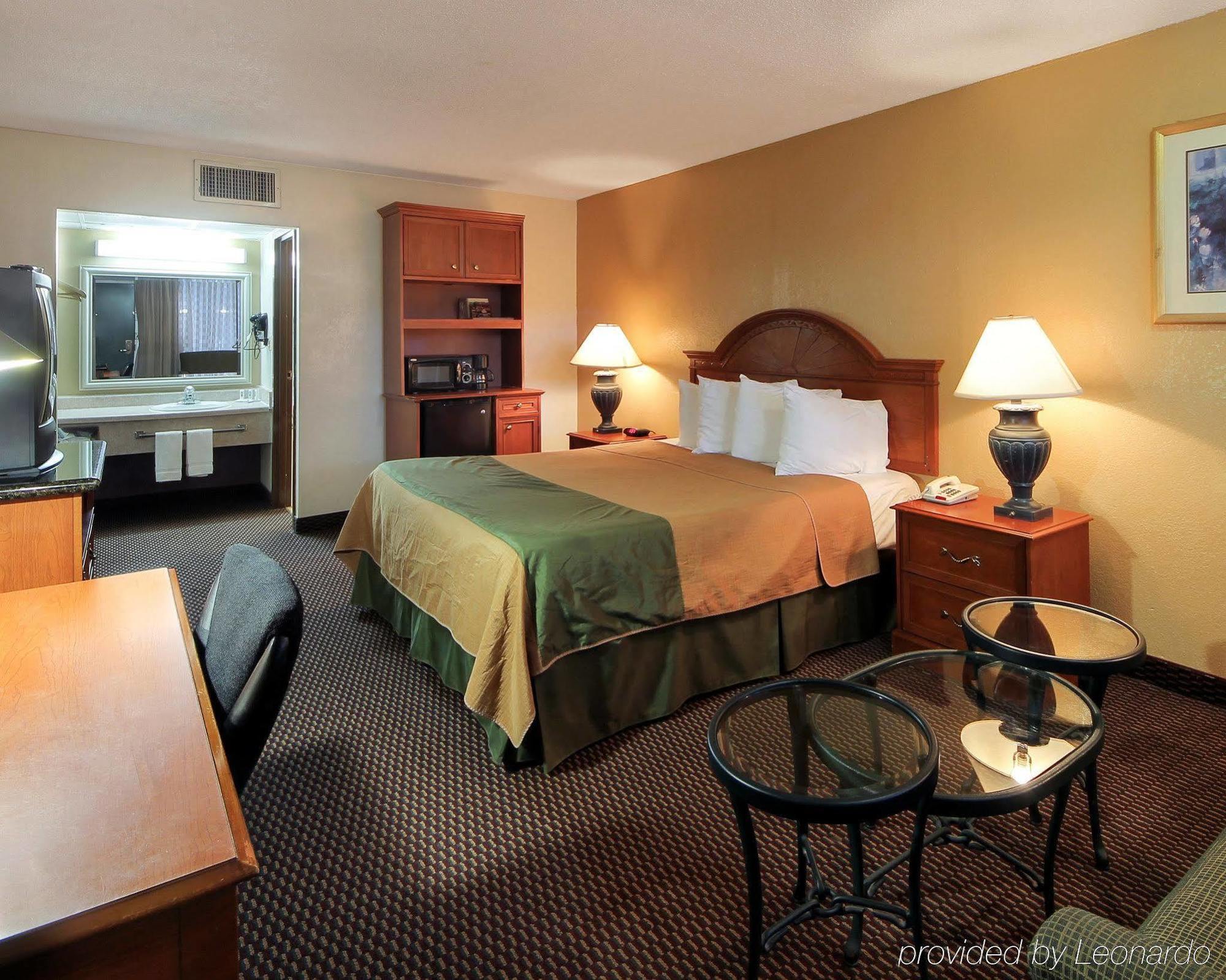 Quality Inn Shawnee I-40 Kültér fotó