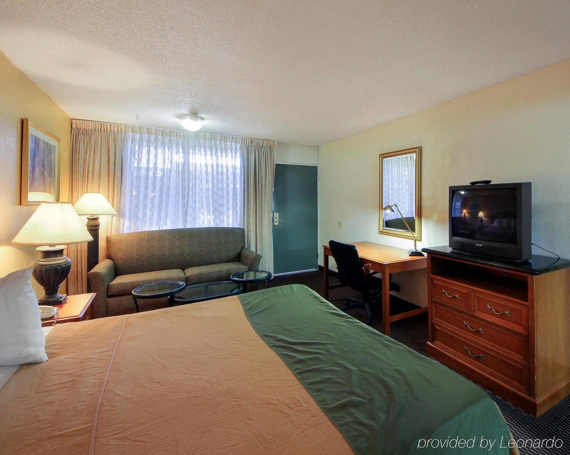 Quality Inn Shawnee I-40 Kültér fotó