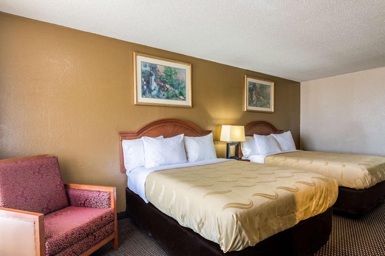 Quality Inn Shawnee I-40 Kültér fotó