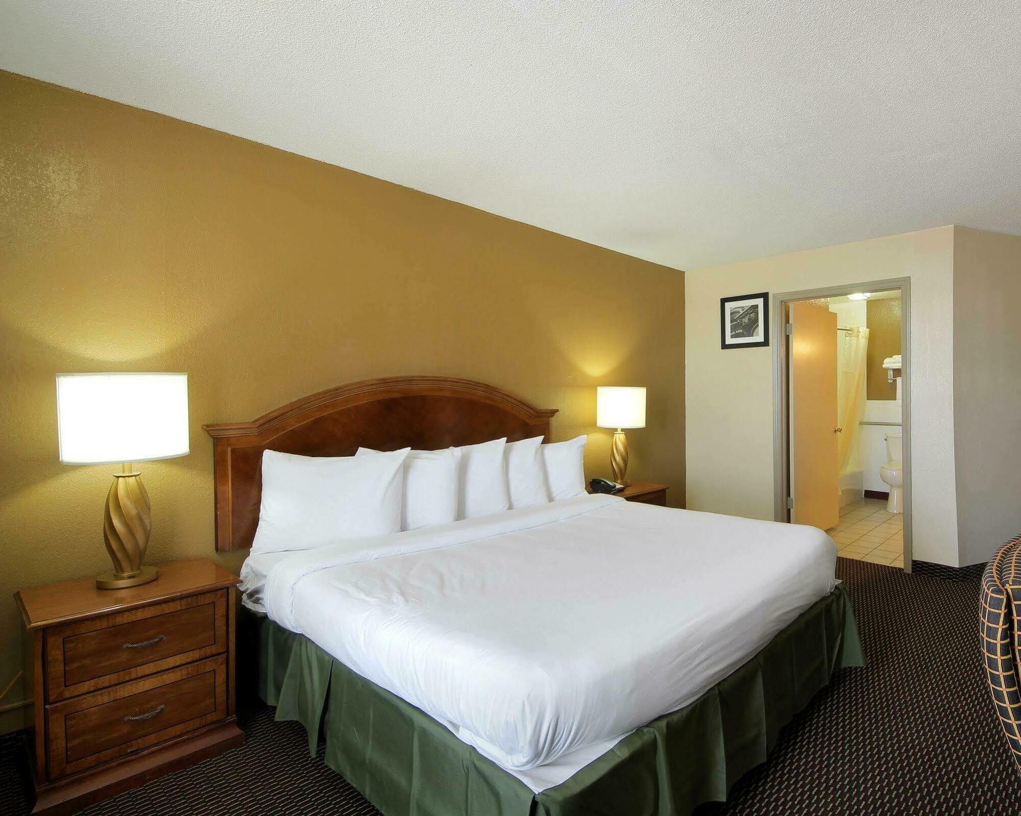 Quality Inn Shawnee I-40 Kültér fotó