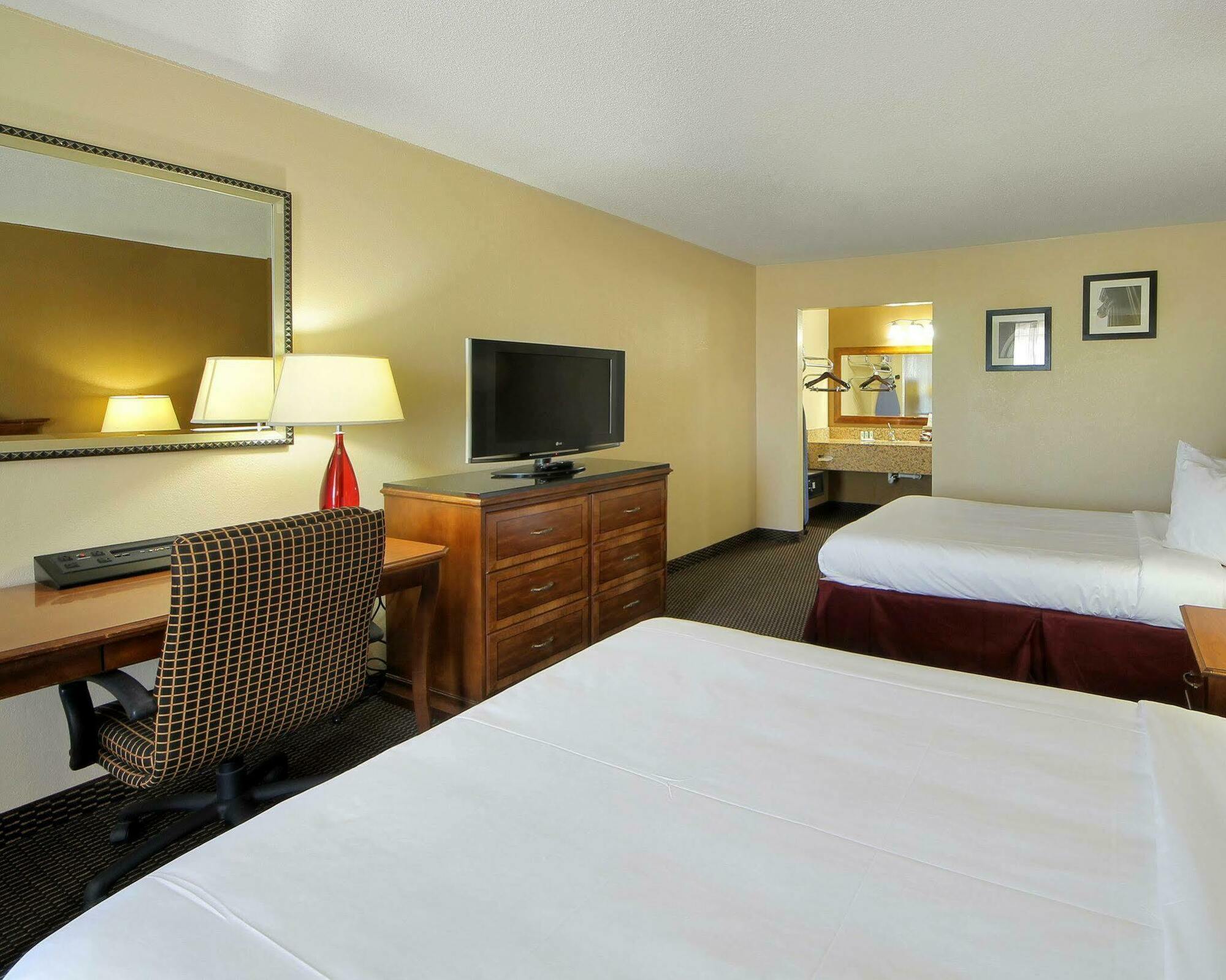 Quality Inn Shawnee I-40 Kültér fotó